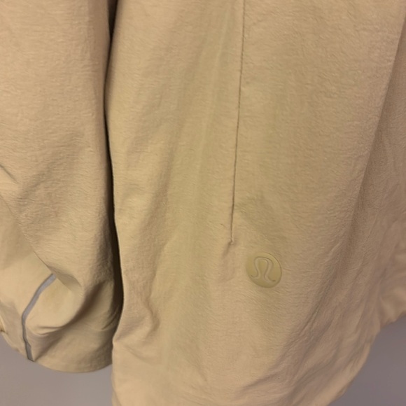 Lululemon Stretch Cargo Jacket
Trench men’s size small - Picture 9 of 13
